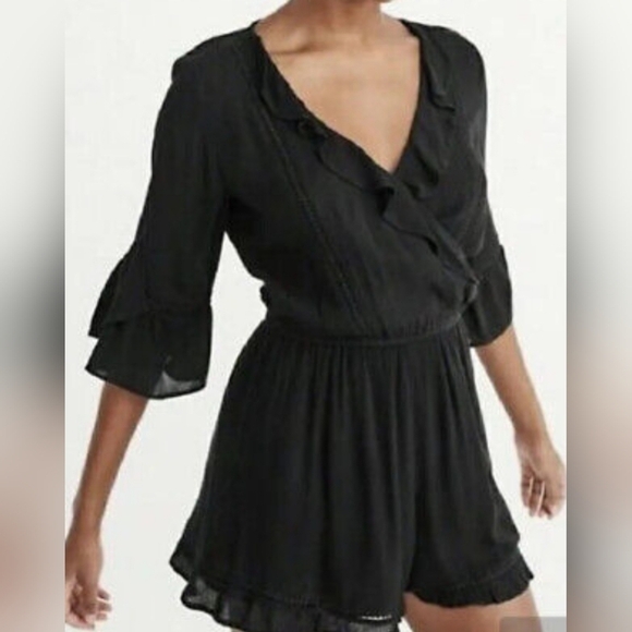 Abercrombie & Fitch Pants - Abercrombie & Fitch SZ S Black Ruffled Deep V Neck Boho Romper Shorts Lined